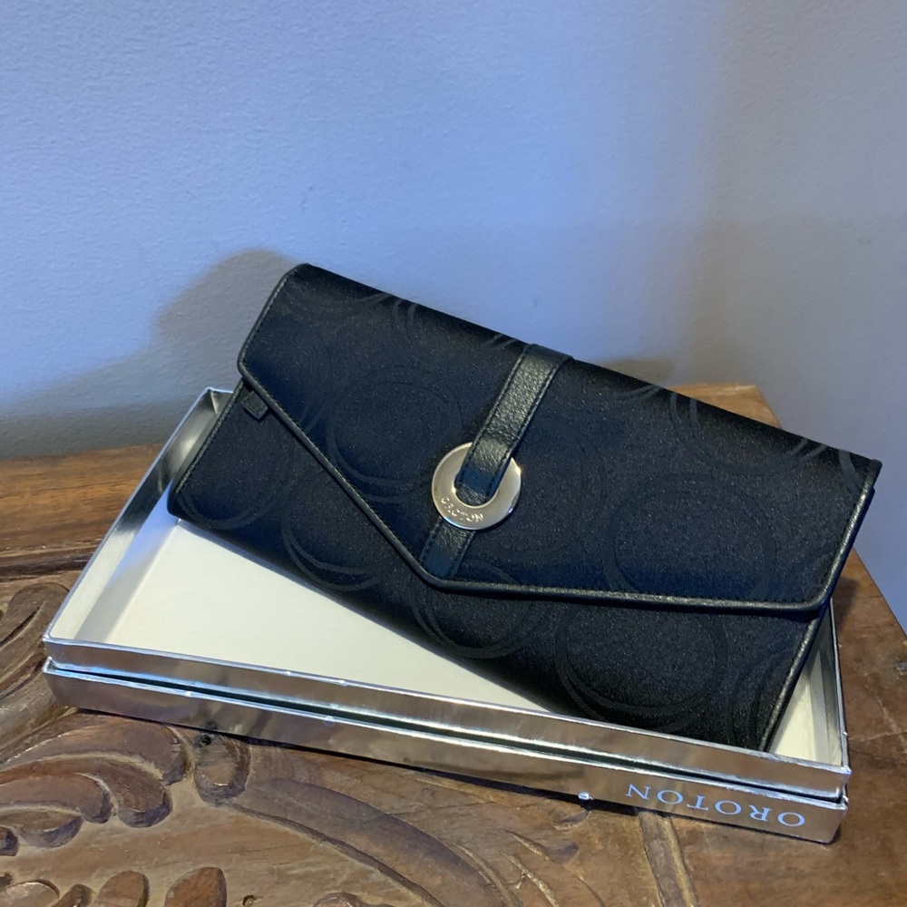Oroton Black clutch